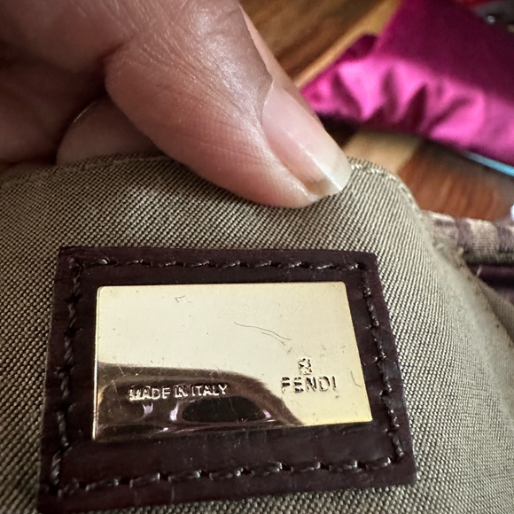 Fendi Shoulder Bag VINTAGE EXCELLENT CONDITION

AUTHENTIC - Picture 7 of 13